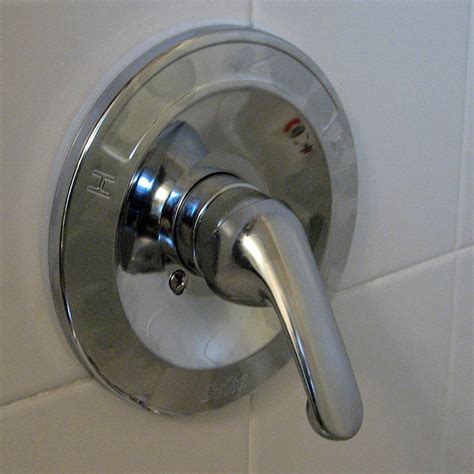 How to fix a spinning shower handle on American Standard barrel。